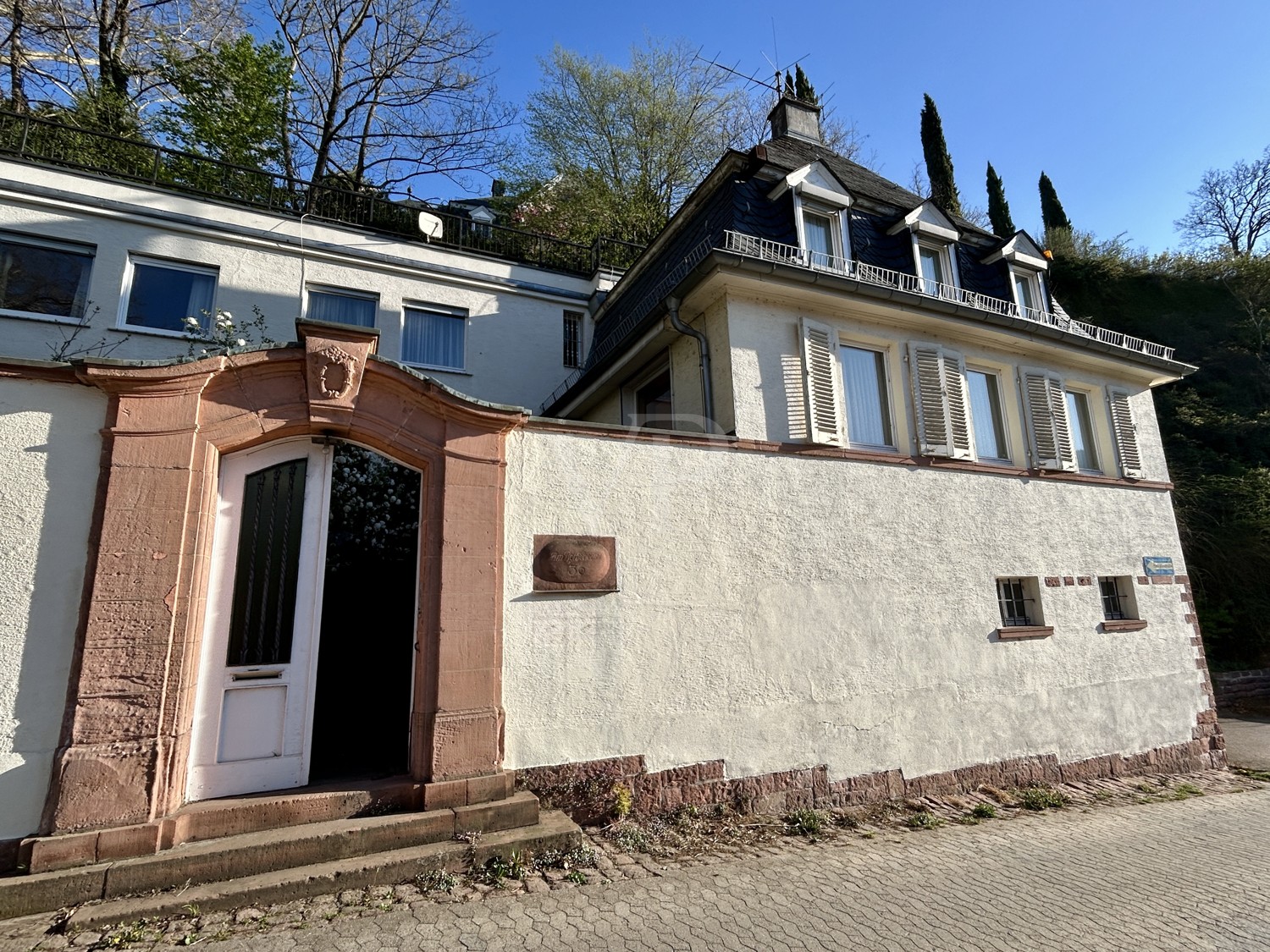 Neuer Preis: Charmante historische Villa mit faszinierendem Schlossblick