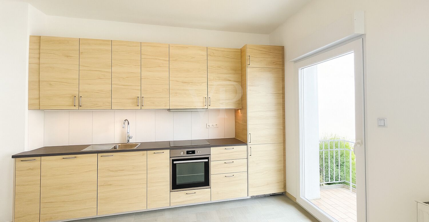 Lichtdurchflutete Altbauwohnung mit Balkon und Garage in ruhiger Lage