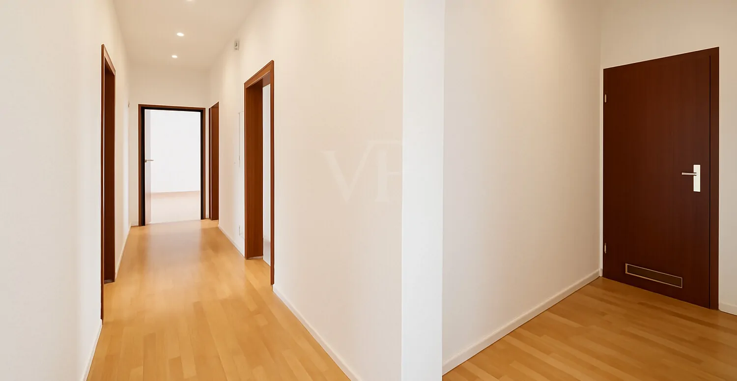 Lichtdurchflutete Altbauwohnung mit Balkon und Garage in ruhiger Lage