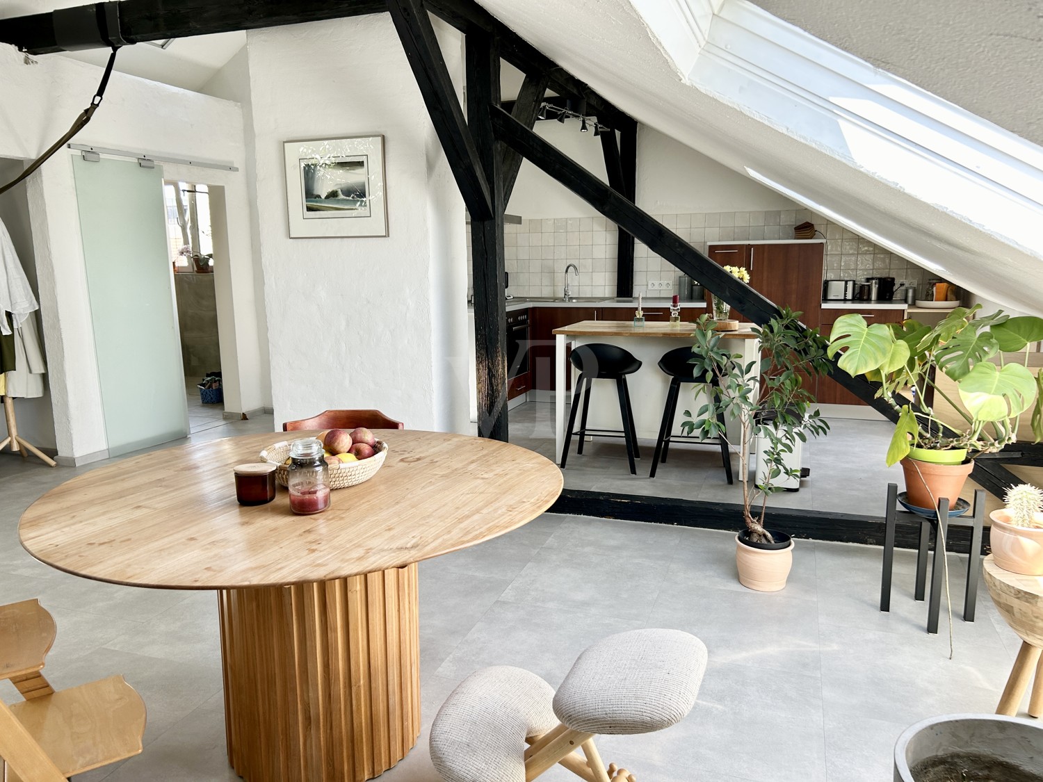 Modernes Loft in Toplage mit großem Wohnbereich und Kamin