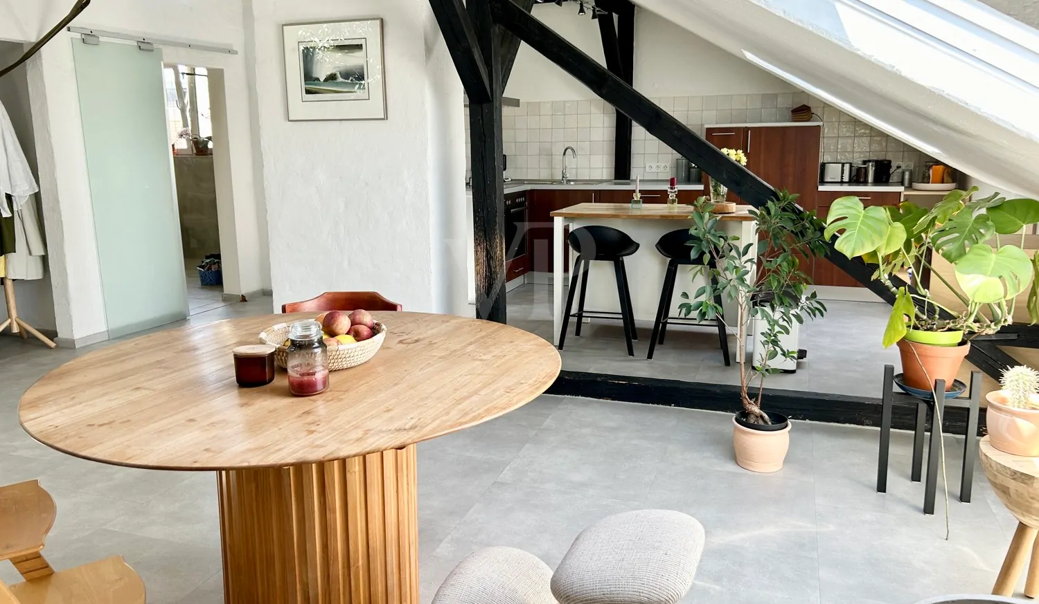 Modernes Loft in Toplage mit großem Wohnbereich und Kamin