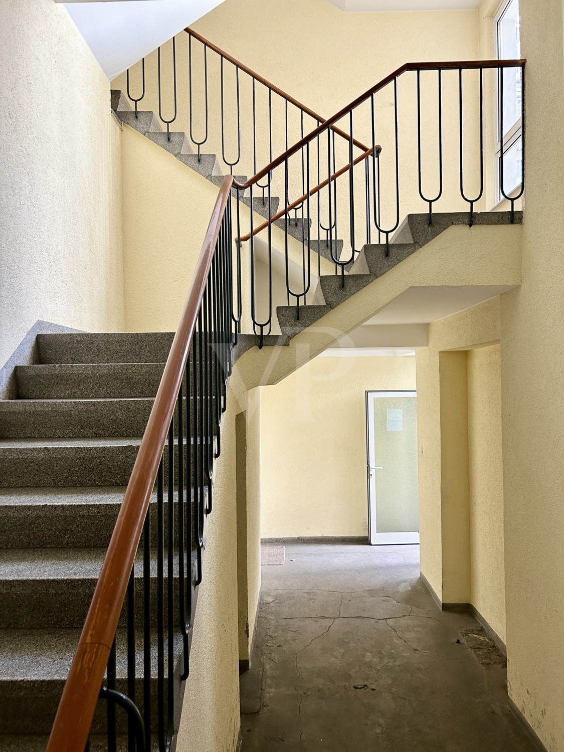 Modernes Loft in Toplage mit großem Wohnbereich und Kamin