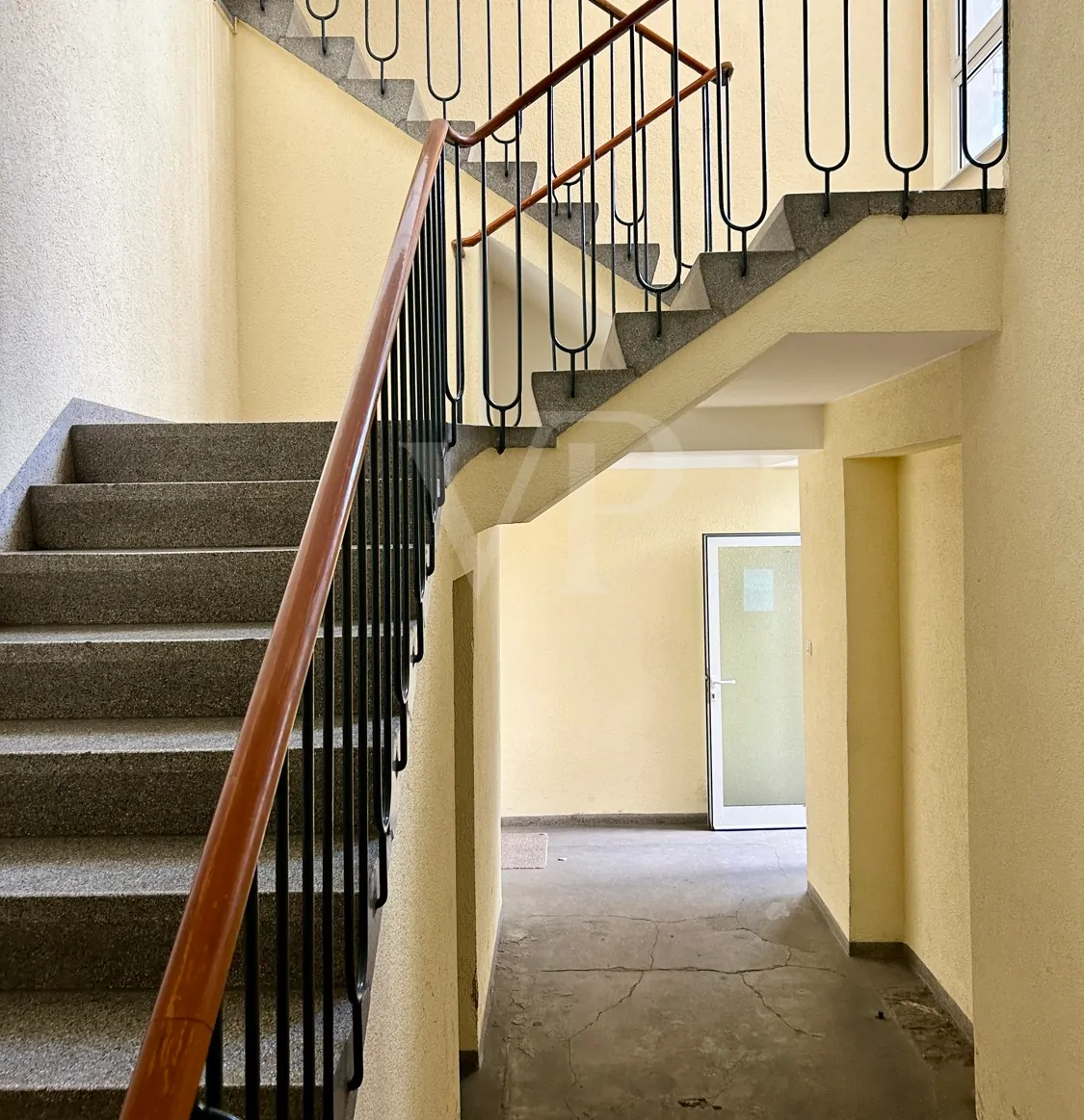 Modernes Loft in Toplage mit großem Wohnbereich und Kamin