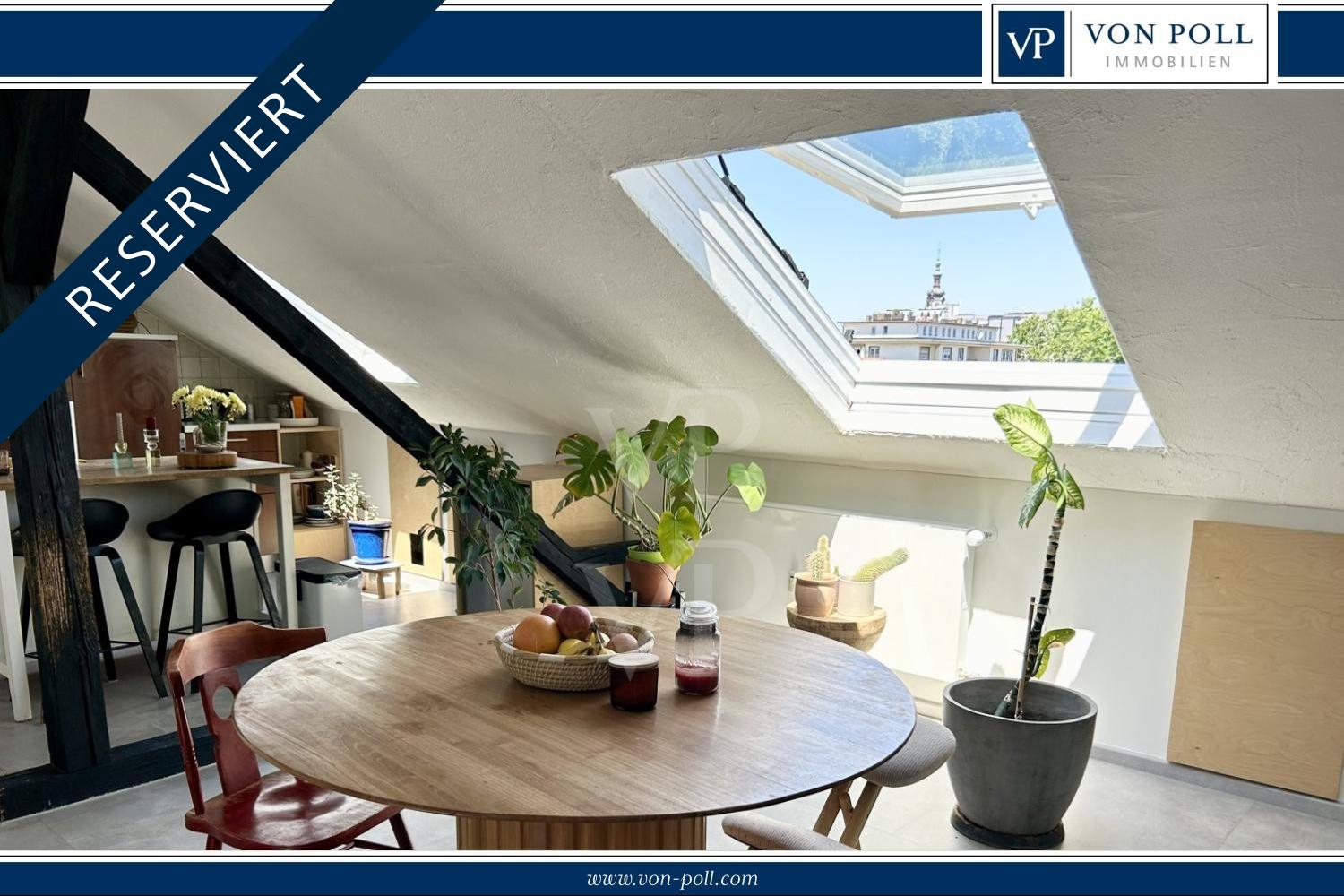 Modernes Loft in Toplage mit großem Wohnbereich und Kamin