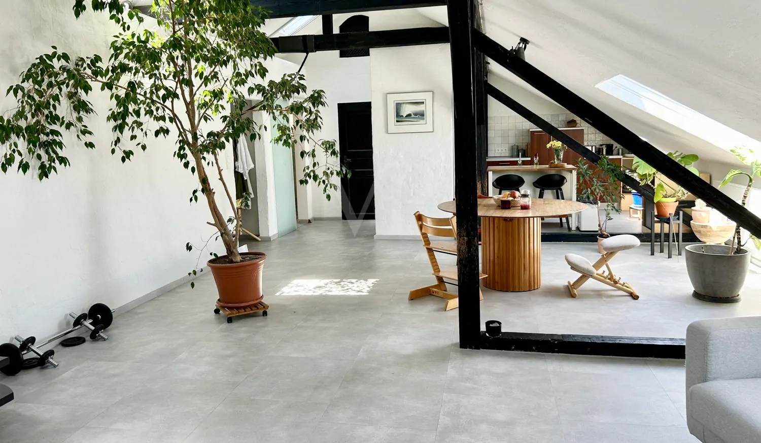 Modernes Loft in Toplage mit großem Wohnbereich und Kamin