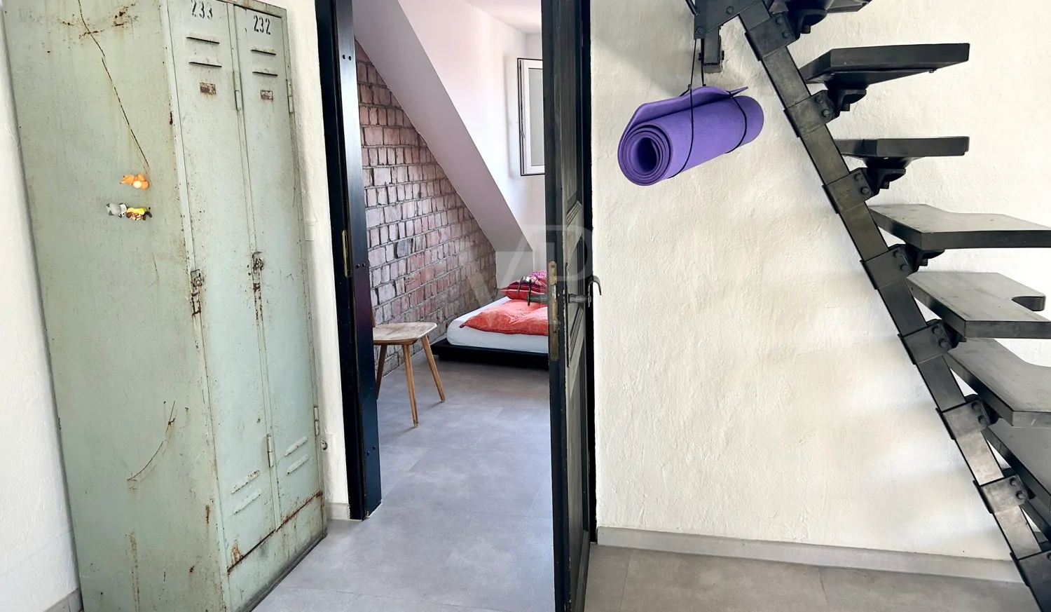 Modernes Loft in Toplage mit großem Wohnbereich und Kamin