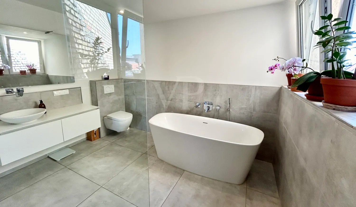 Modernes Loft in Toplage mit großem Wohnbereich und Kamin