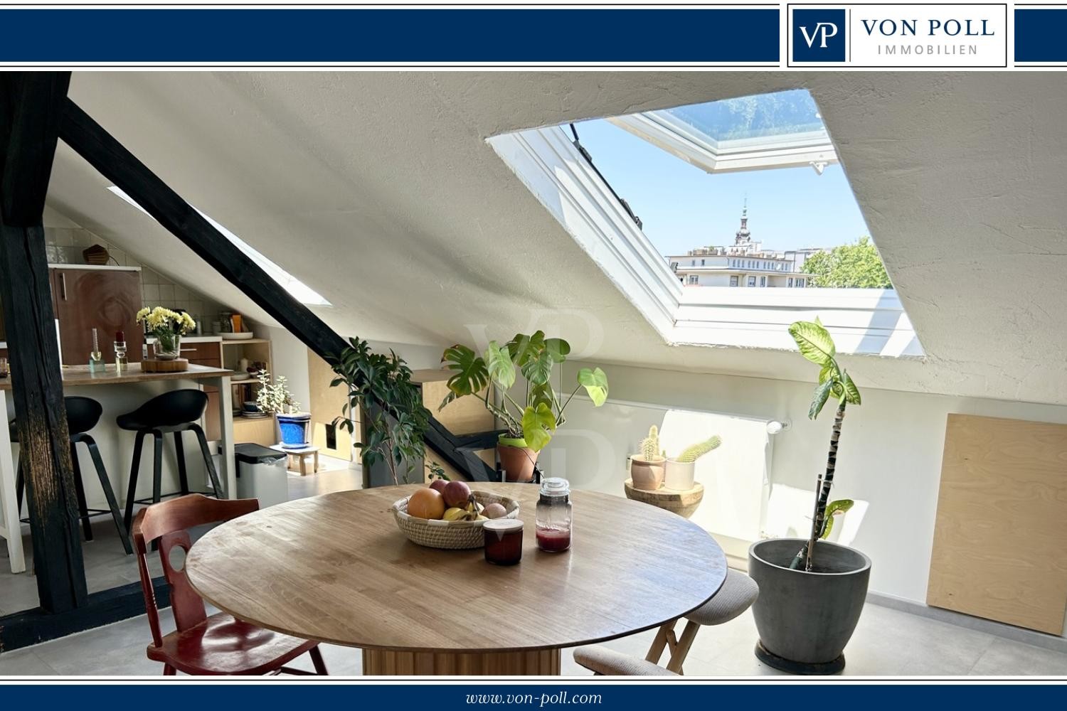 Modernes Loft in Toplage mit großem Wohnbereich und Kamin