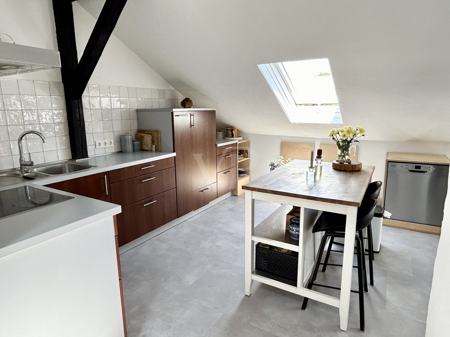 Modernes Loft in Toplage mit großem Wohnbereich und Kamin