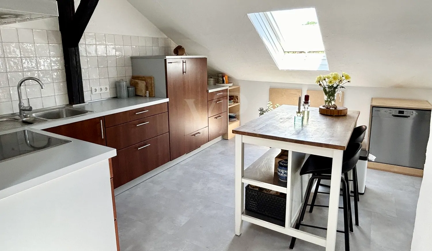 Modernes Loft in Toplage mit großem Wohnbereich und Kamin