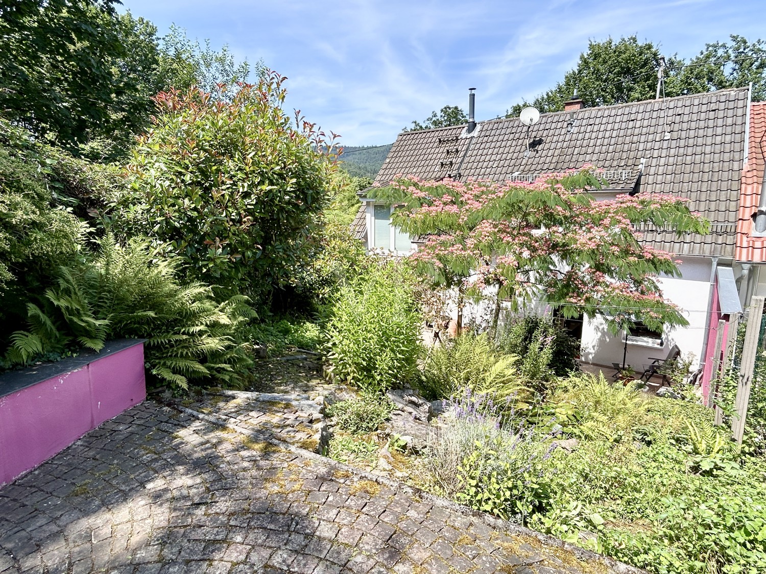 Idyllische Doppelhaushälfte mit Garten und herrlichem Ausblick