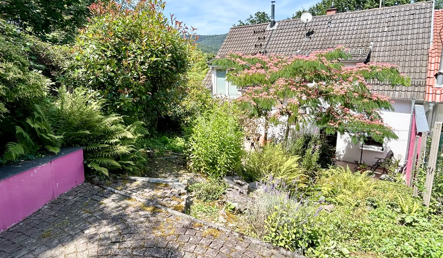 Idyllische Doppelhaushälfte mit Garten und herrlichem Ausblick
