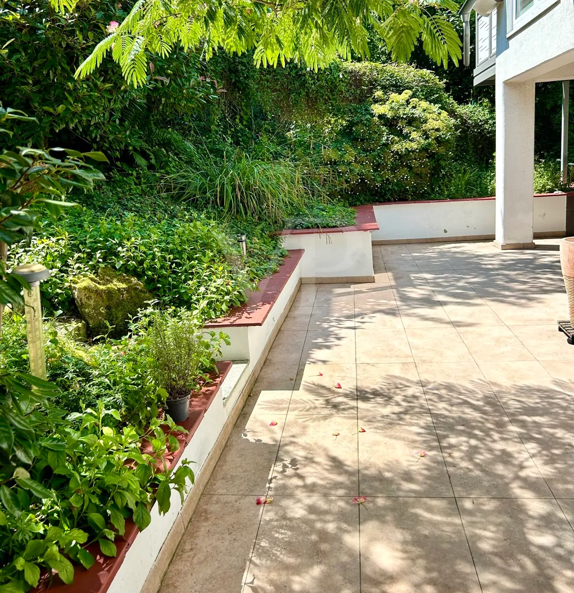 Idyllische Doppelhaushälfte mit Garten und herrlichem Ausblick