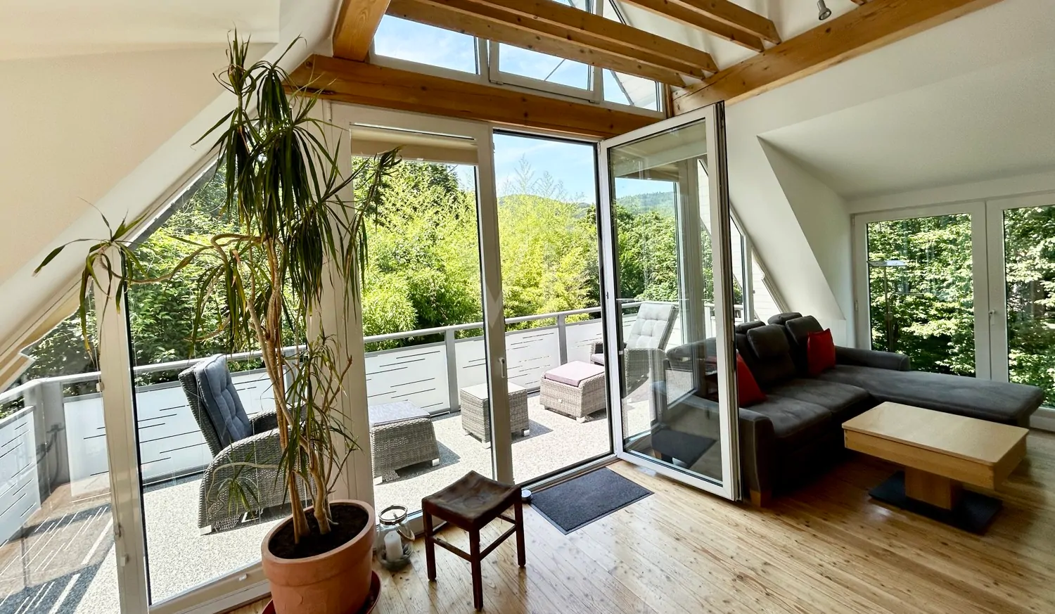 Idyllische Doppelhaushälfte mit Garten und herrlichem Ausblick
