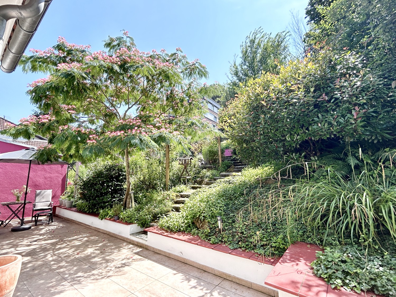 Idyllische Doppelhaushälfte mit Garten und herrlichem Ausblick