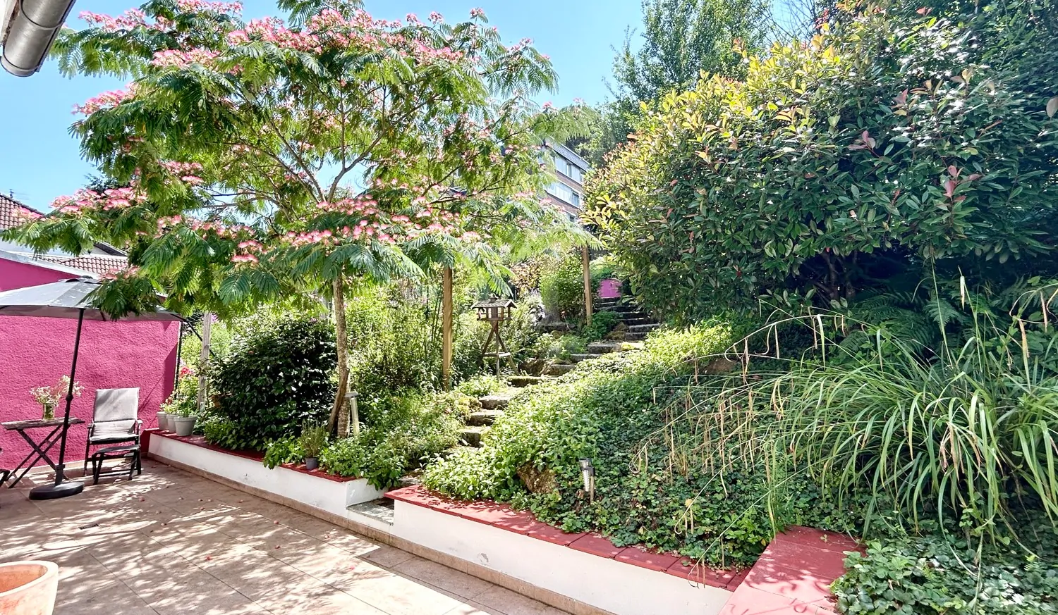 Idyllische Doppelhaushälfte mit Garten und herrlichem Ausblick