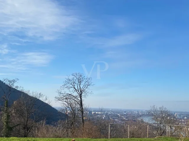 Wohnen IM SCHLOSSHOTEL- Sonnige Wohnung mit Traumaussicht