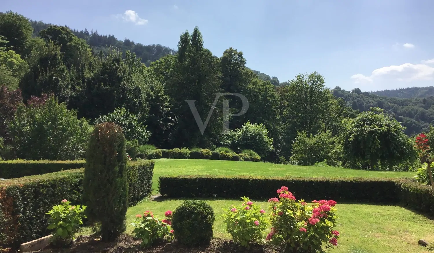 Wohnen IM SCHLOSSHOTEL- Sonnige Wohnung mit Traumaussicht