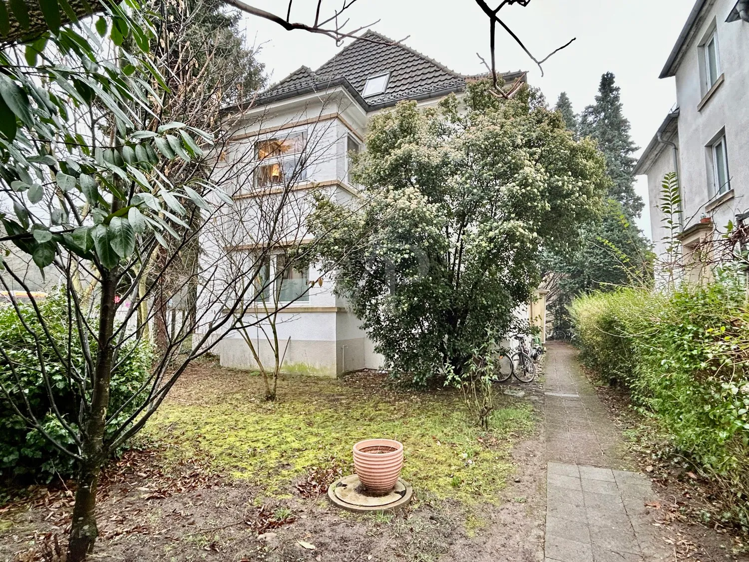 Detached multi-family house in a central location – vacant and ready for occupancy