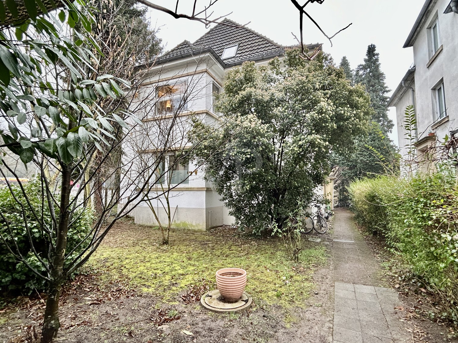Freistehendes Mehrfamilienhaus in zentraler Lage
