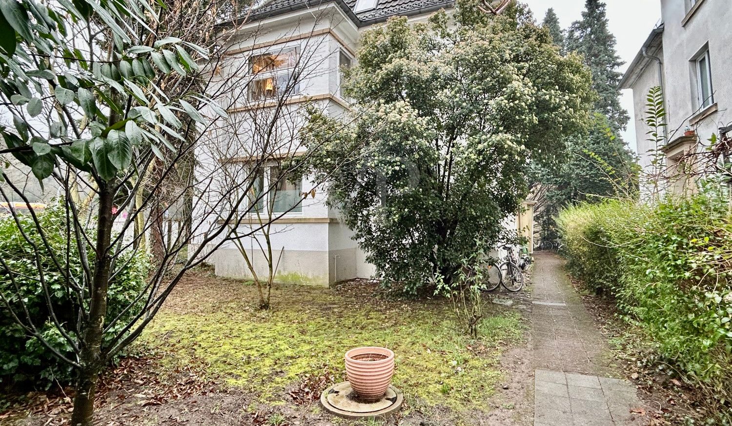 Freistehendes Mehrfamilienhaus in zentraler Lage