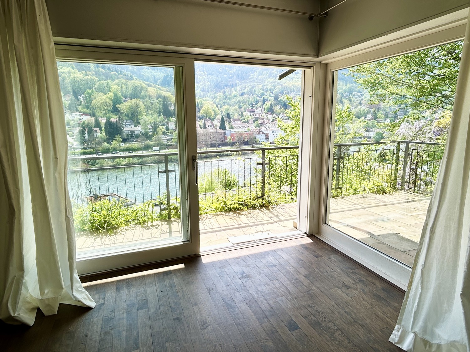 Traumhafte Villa mit frontalem Neckarblick und Personenaufzug