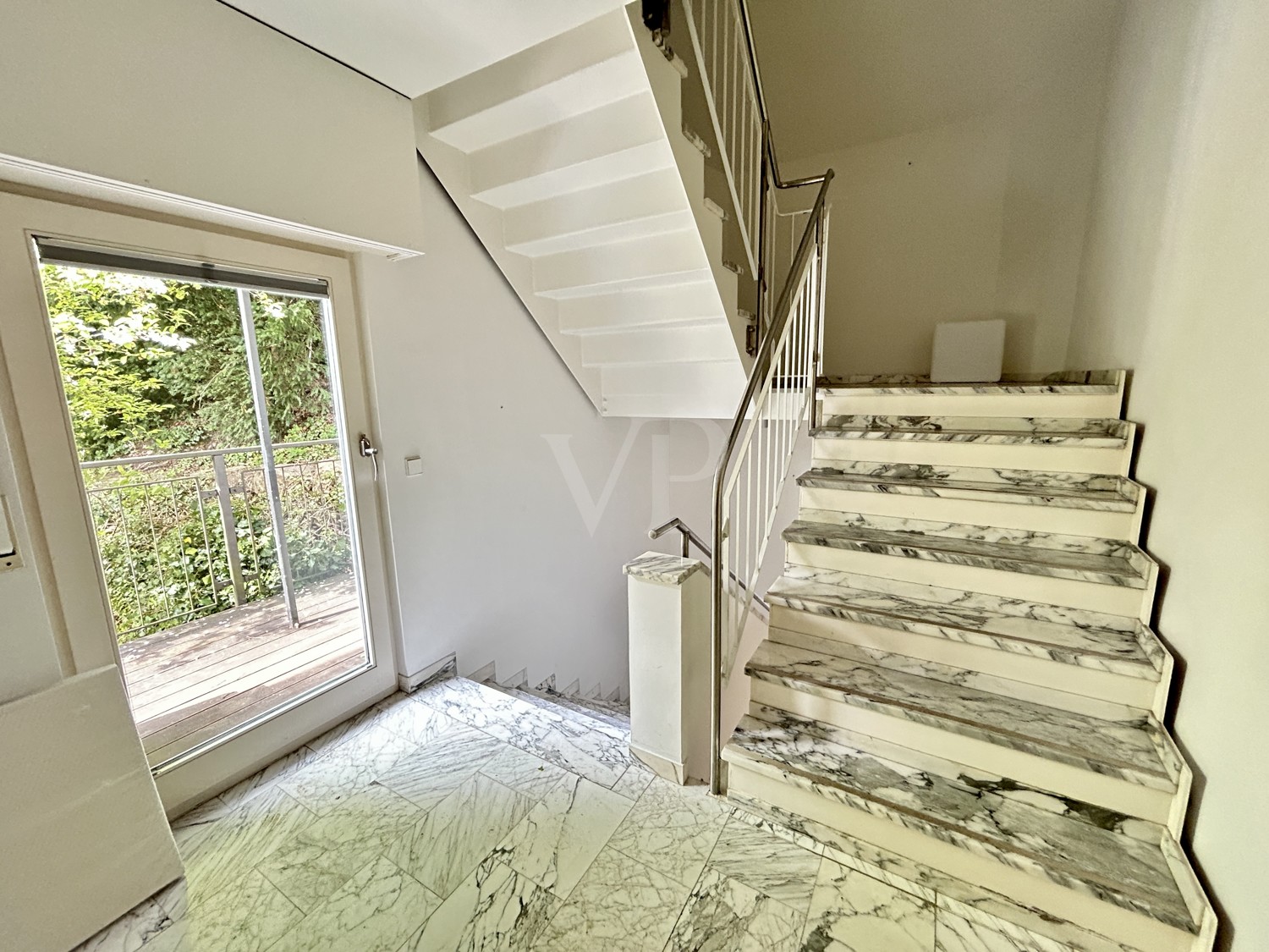 Traumhafte Villa mit frontalem Neckarblick und Personenaufzug