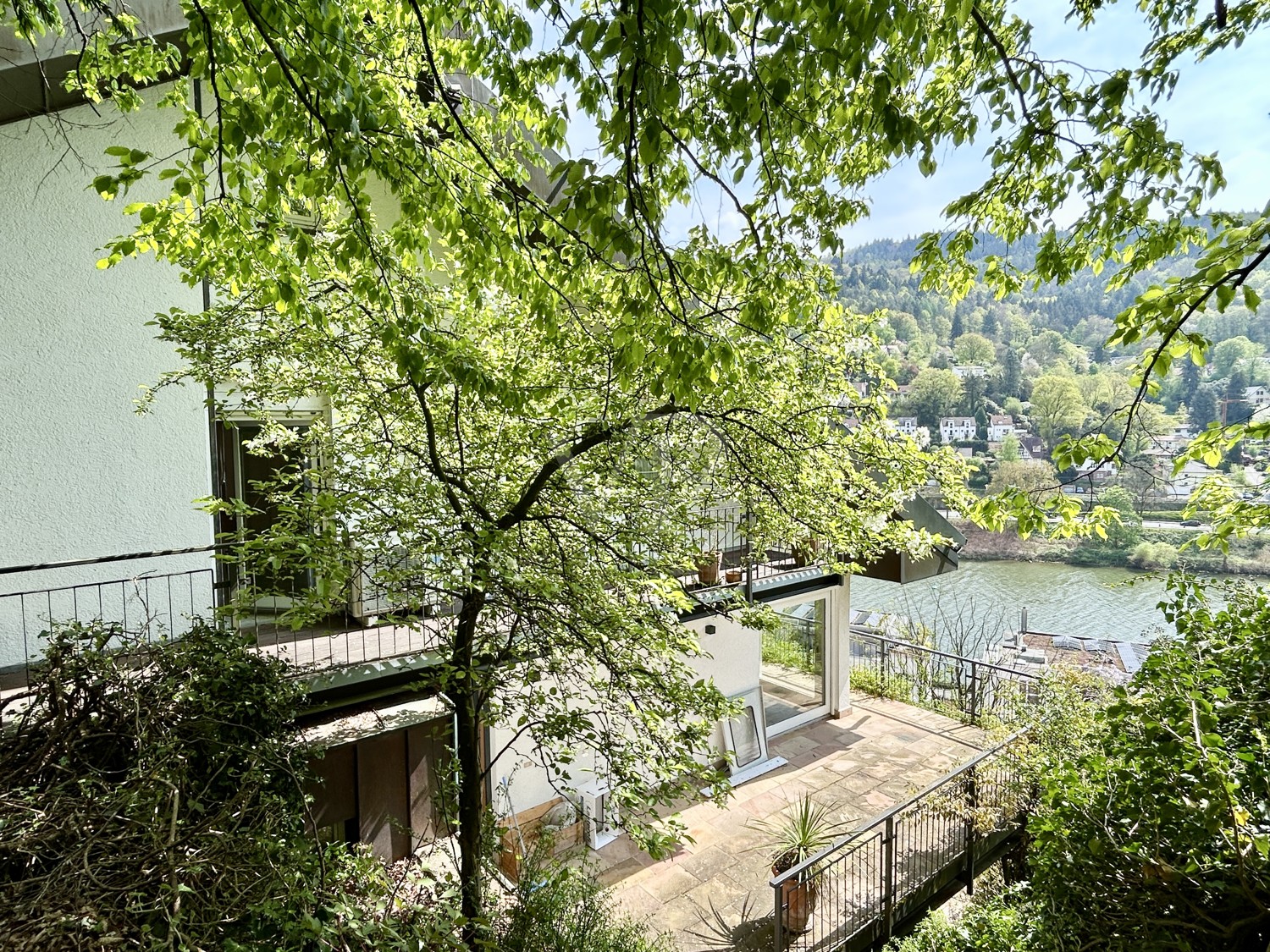 Traumhafte Villa mit frontalem Neckarblick und Personenaufzug