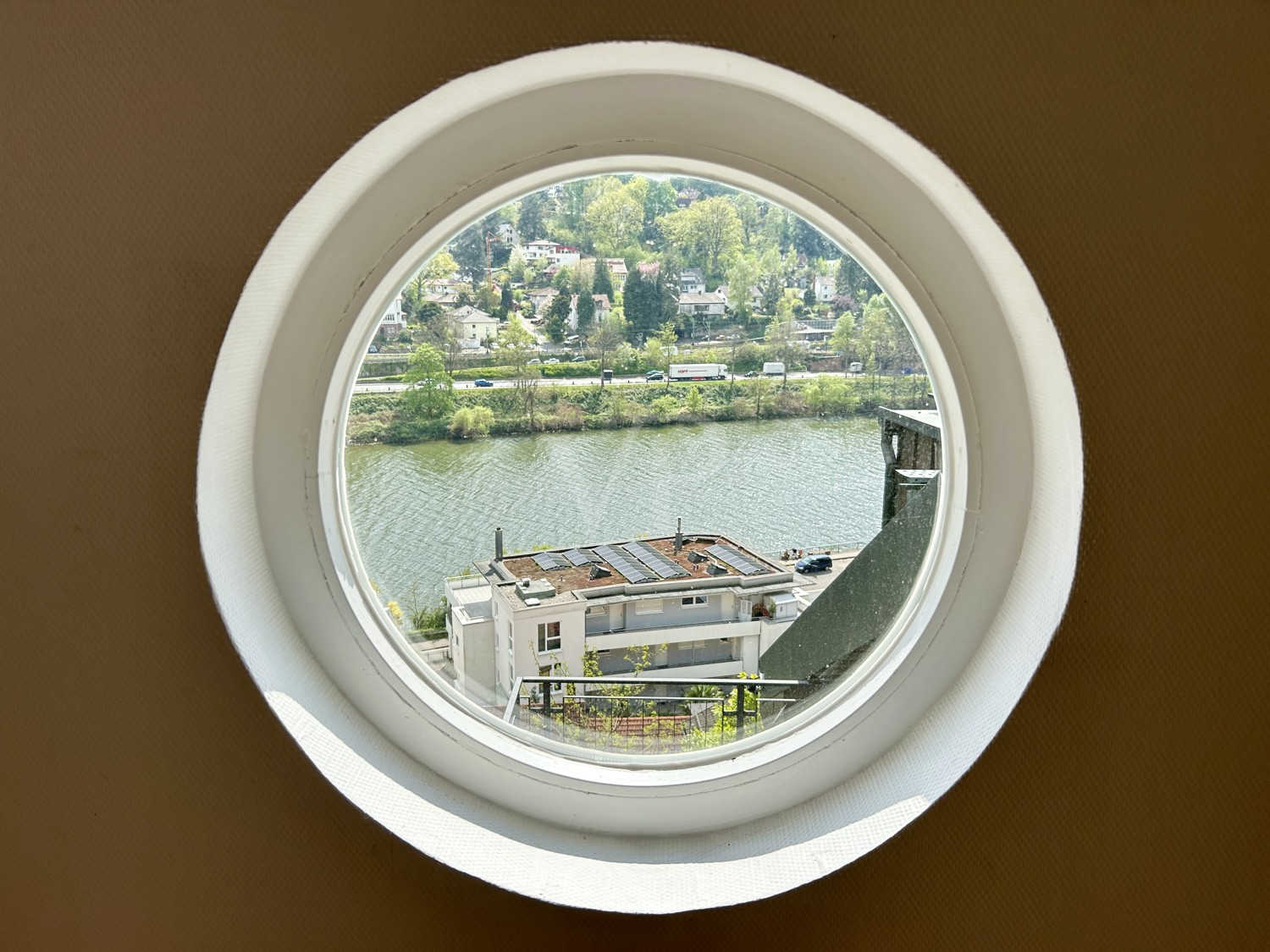 Traumhafte Villa mit frontalem Neckarblick und Personenaufzug