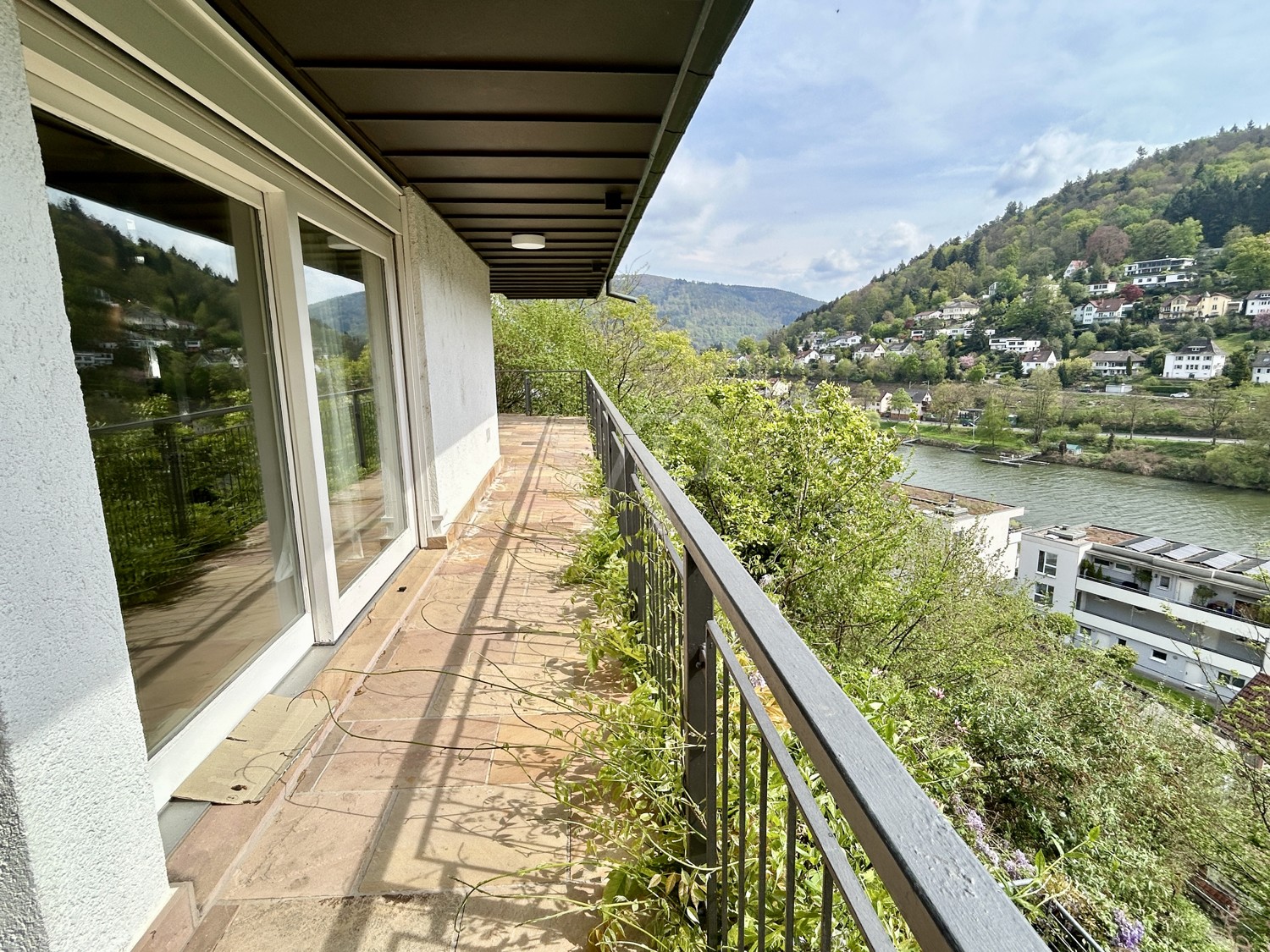 Traumhafte Villa mit frontalem Neckarblick und Personenaufzug