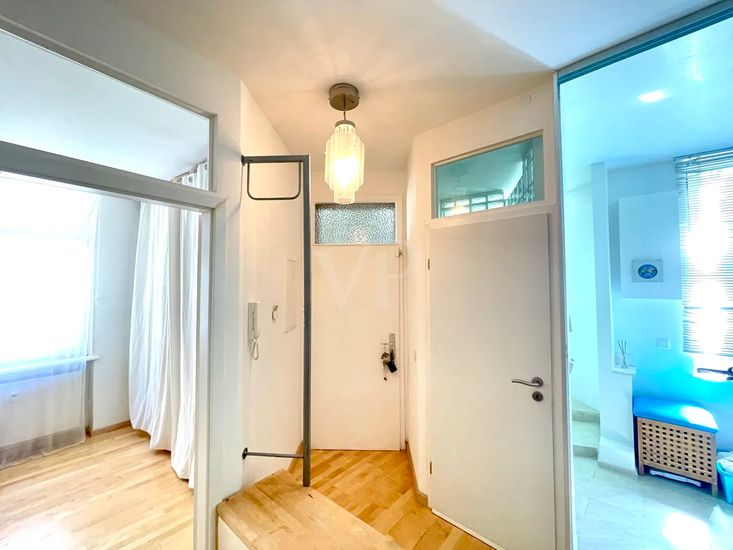 An oasis in the city center: Centrally located, renovated first-floor apartment in a historic rear building