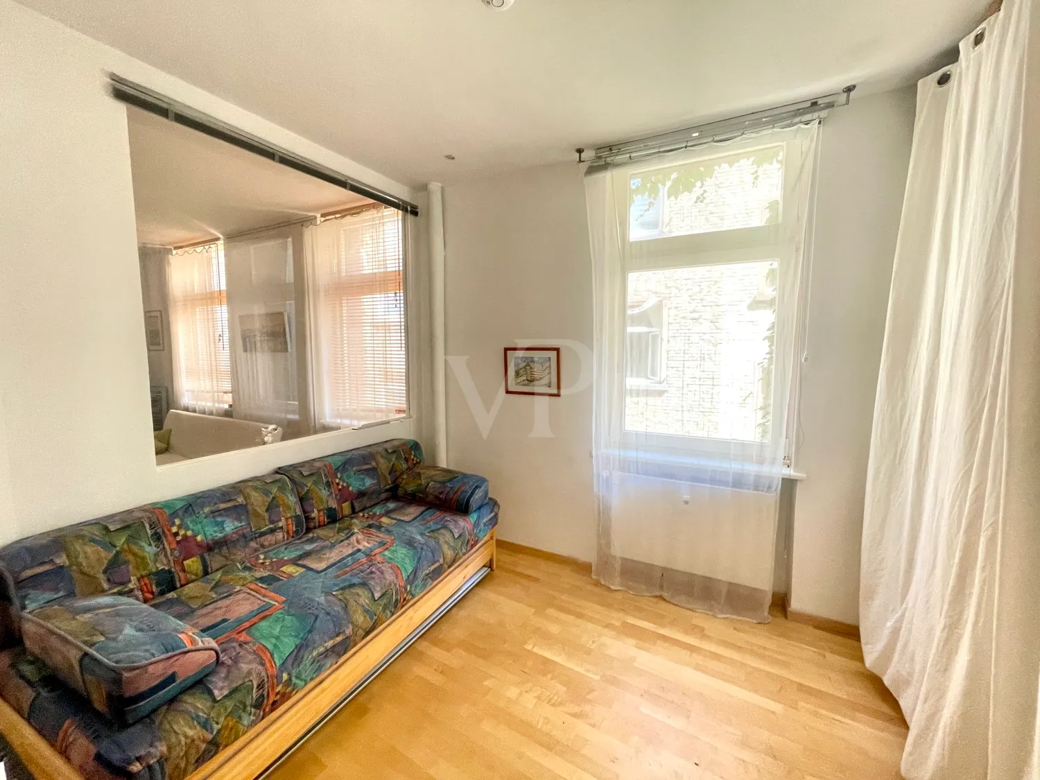 An oasis in the city center: Centrally located, renovated first-floor apartment in a historic rear building