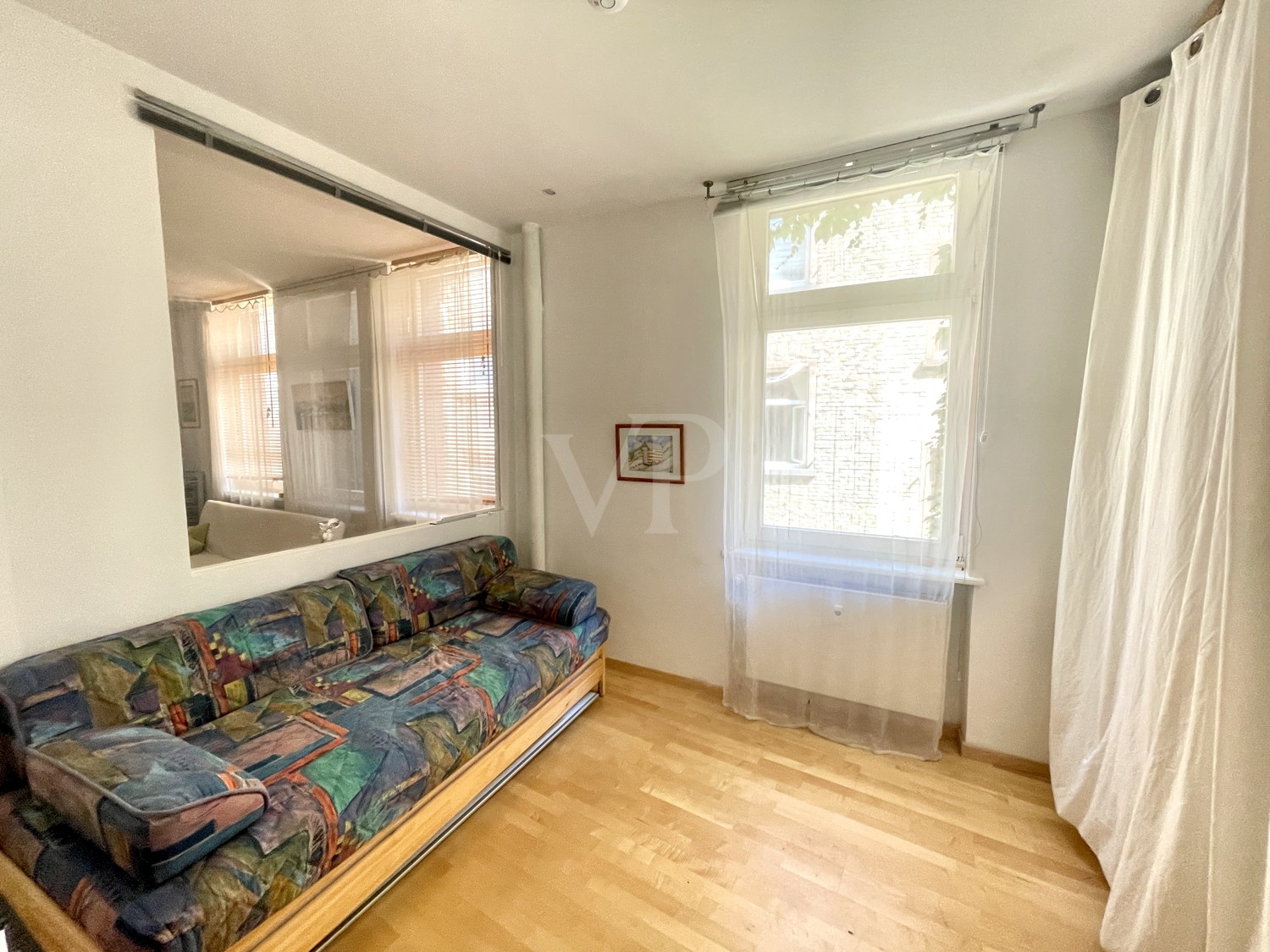 Oase in der Innenstadt: Zentrale, sanierte Beletage-Wohnung in historischem Hinterhaus