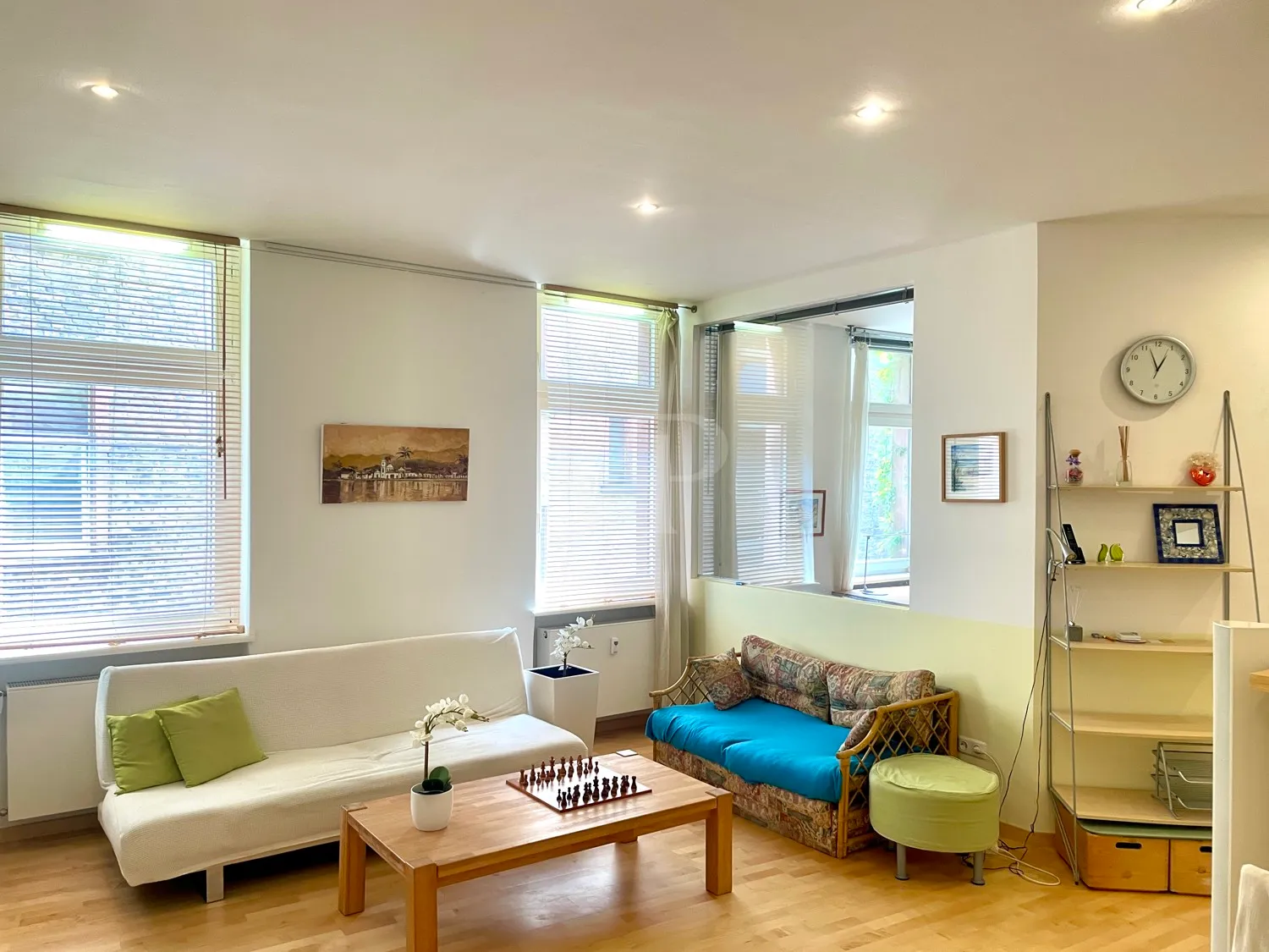 An oasis in the city center: Centrally located, renovated first-floor apartment in a historic rear building