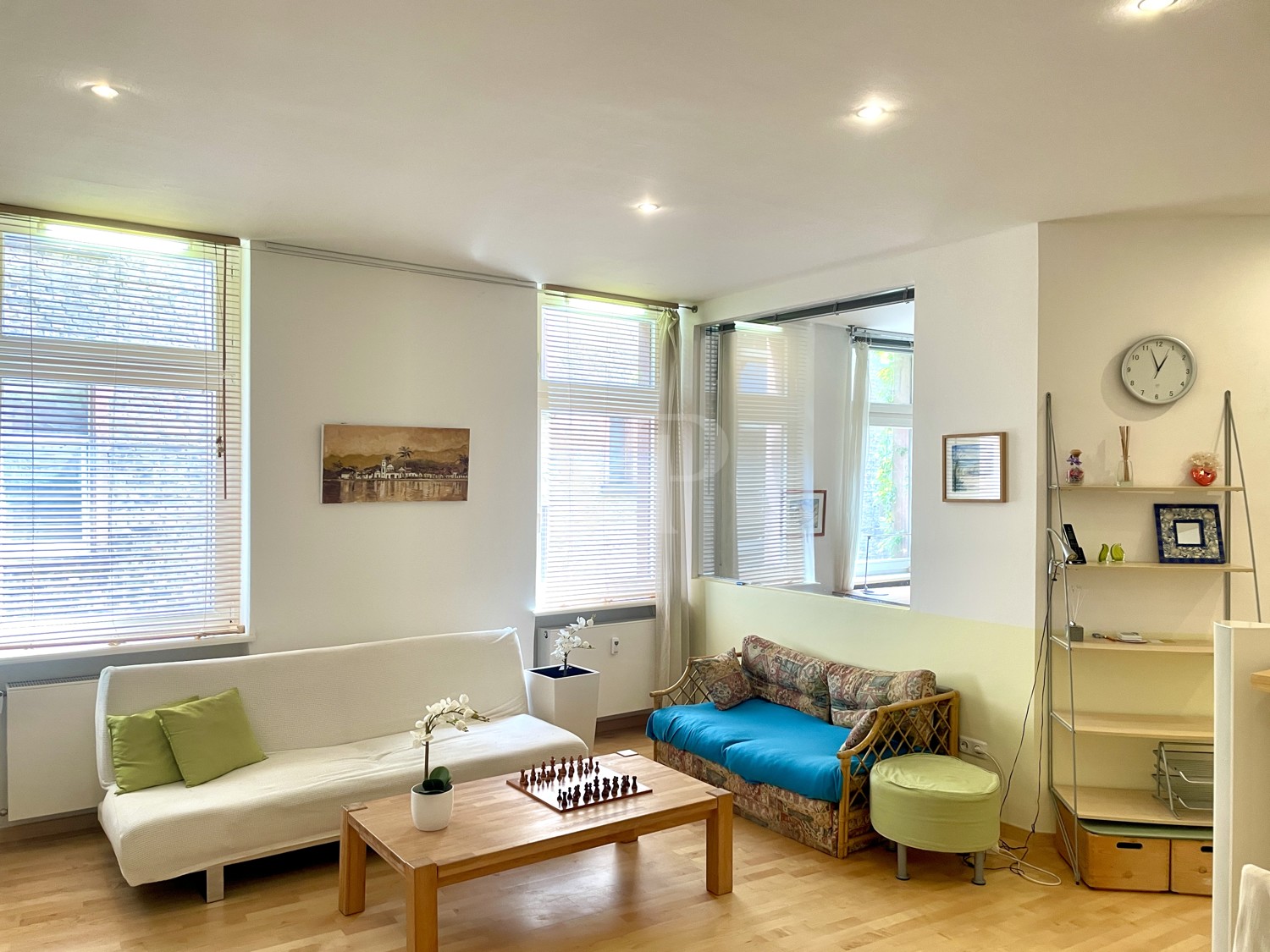 Zentrale, sanierte Beletage-Wohnung in historischem Hinterhaus