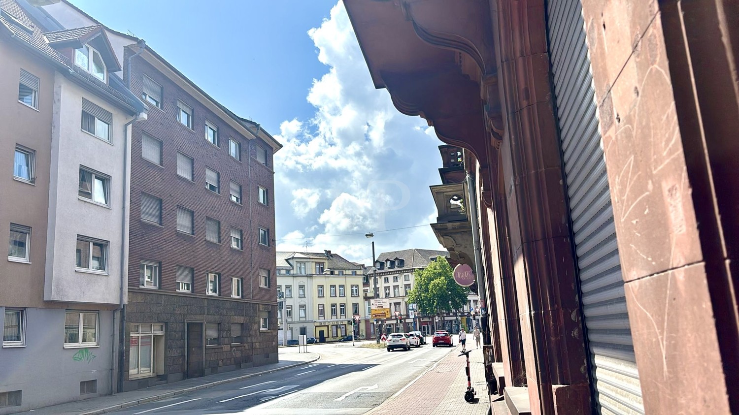 Zentrale, sanierte Beletage-Wohnung in historischem Hinterhaus