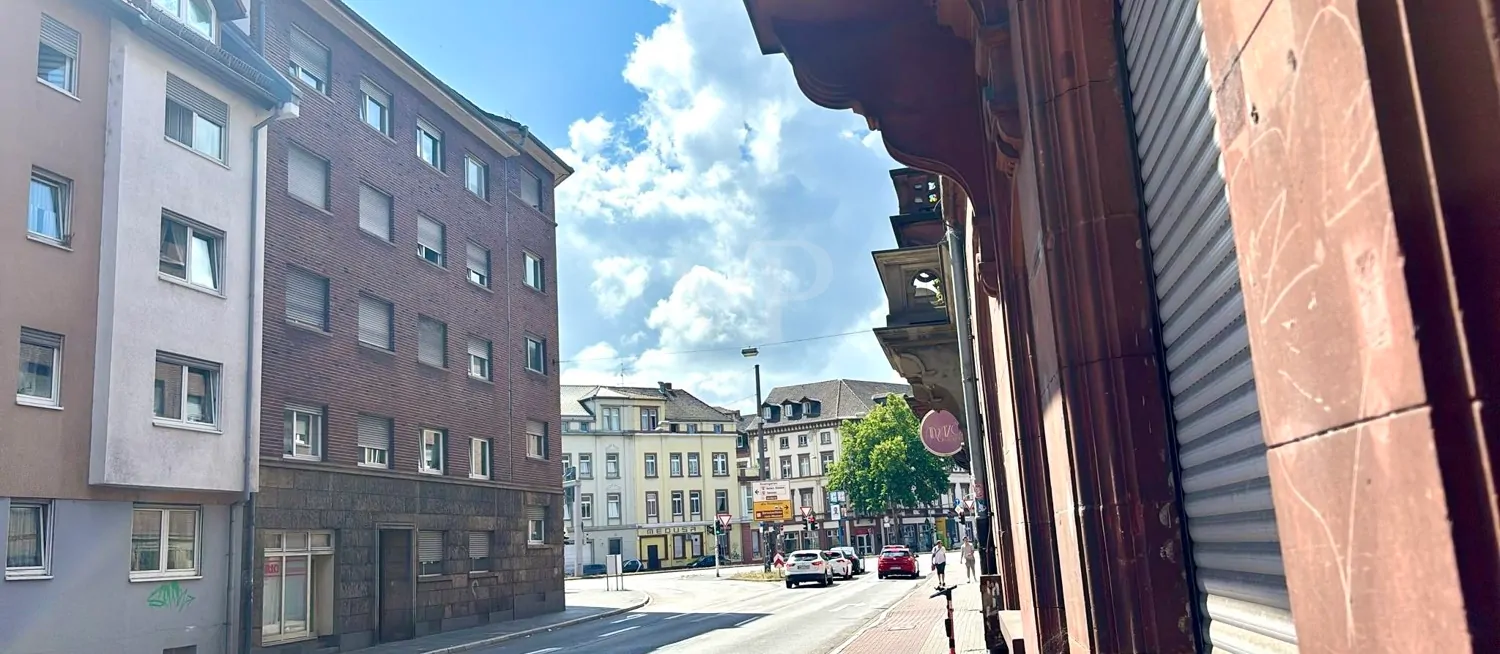 Oase in der Innenstadt: Zentrale, sanierte Beletage-Wohnung in historischem Hinterhaus