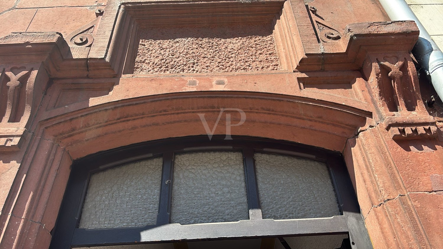 Zentrale, sanierte Beletage-Wohnung in historischem Hinterhaus