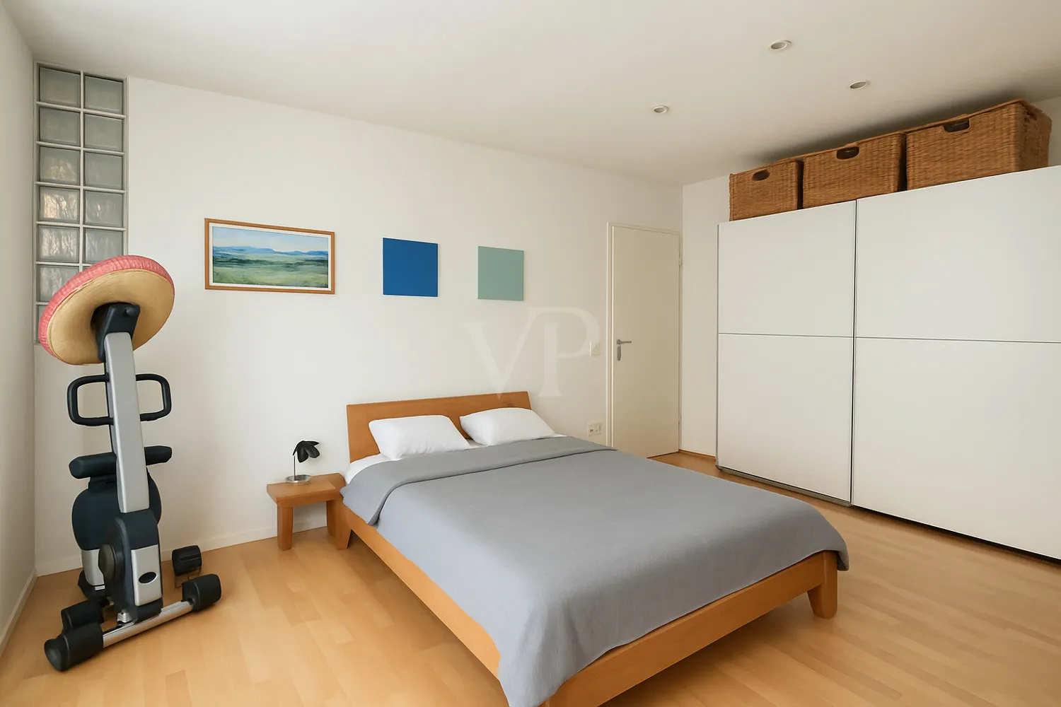 An oasis in the city center: Centrally located, renovated first-floor apartment in a historic rear building