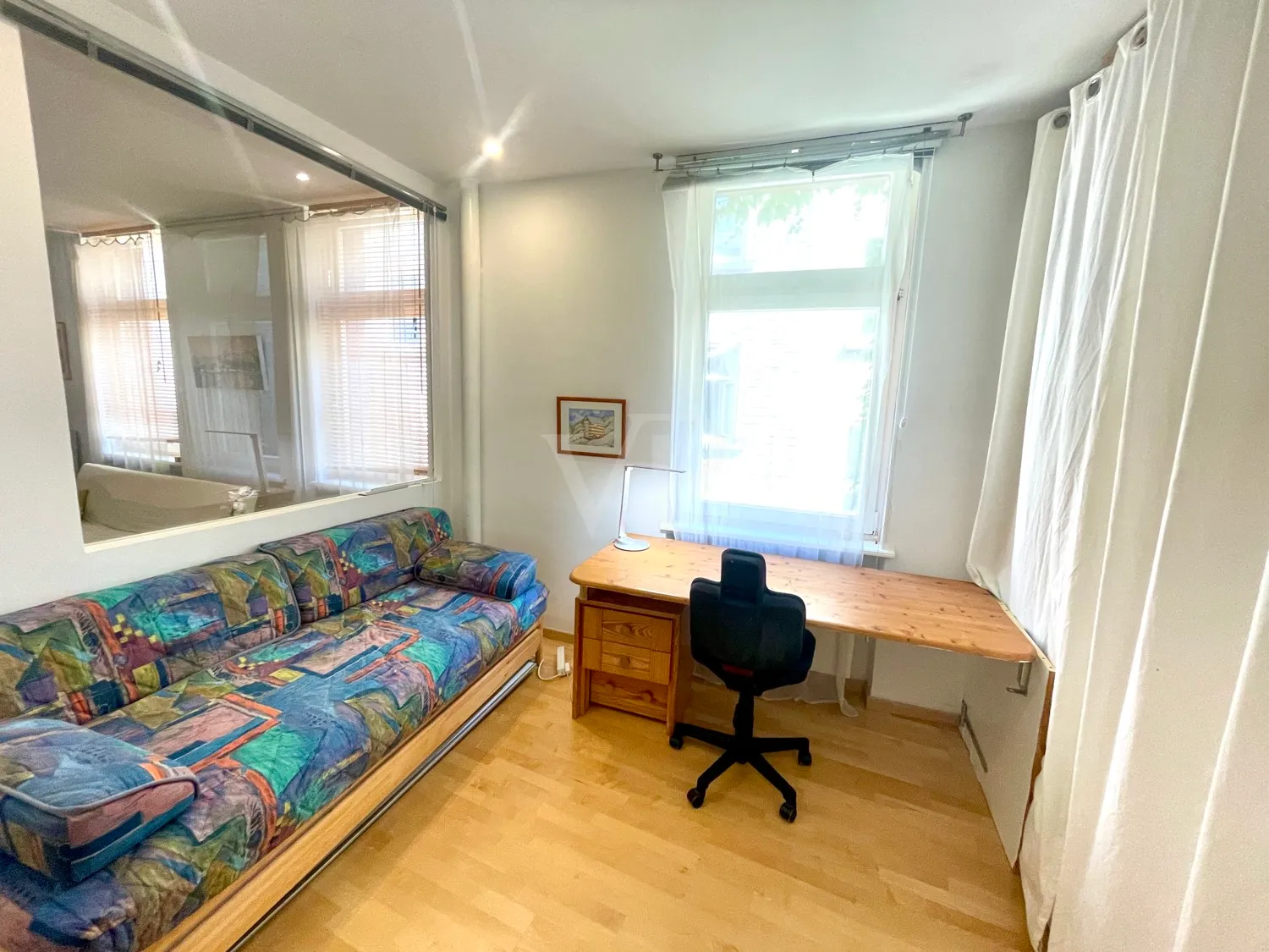 An oasis in the city center: Centrally located, renovated first-floor apartment in a historic rear building