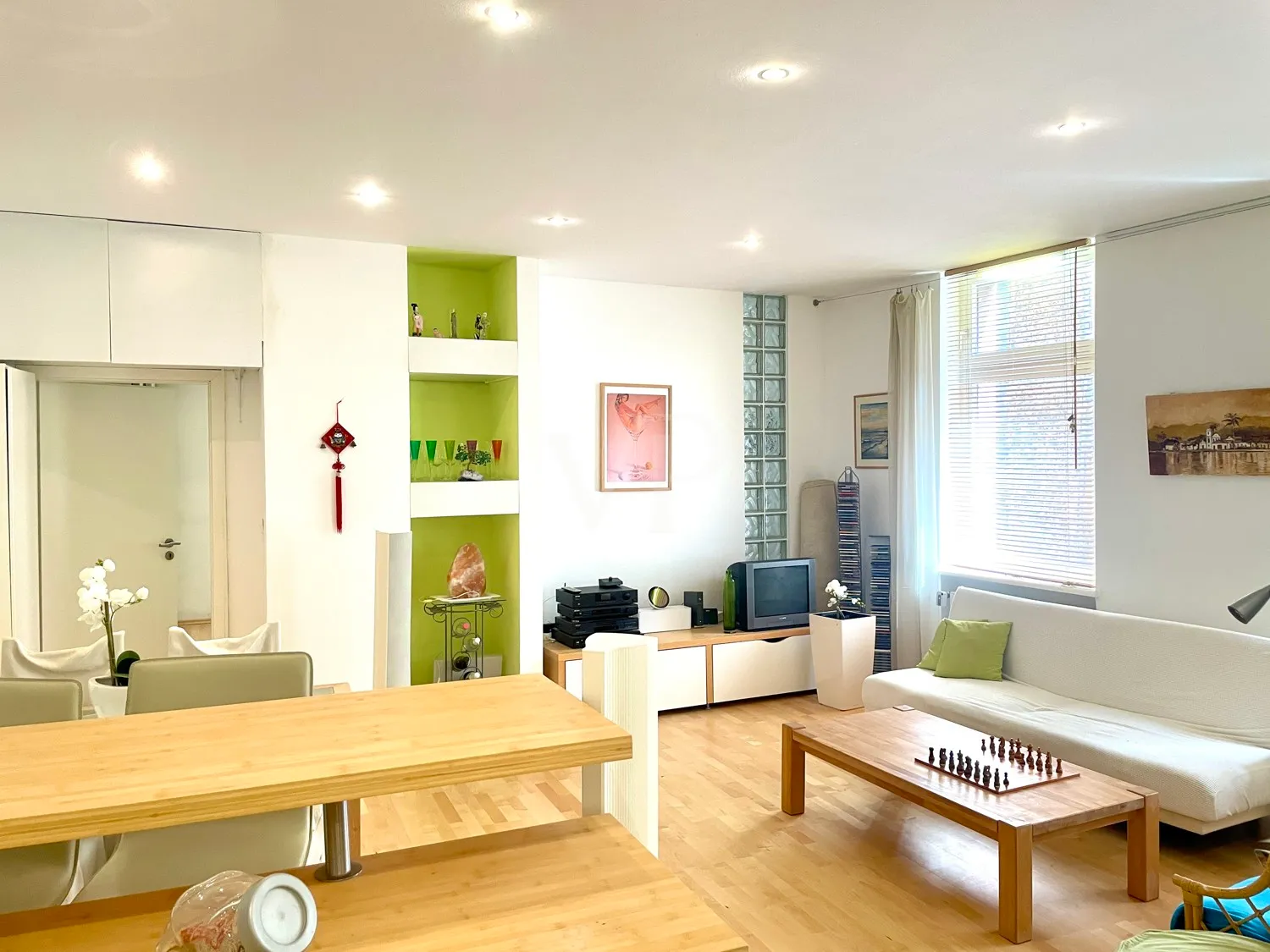 An oasis in the city center: Centrally located, renovated first-floor apartment in a historic rear building