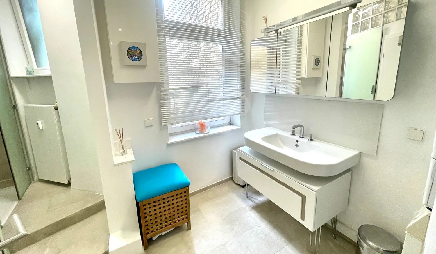 Oase in der Innenstadt: Zentrale, sanierte Beletage-Wohnung in historischem Hinterhaus