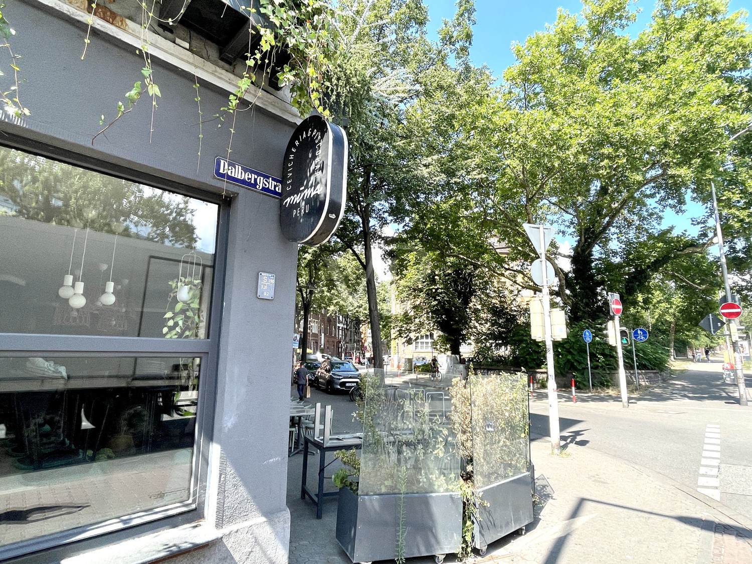 Zentrale, sanierte Beletage-Wohnung in historischem Hinterhaus