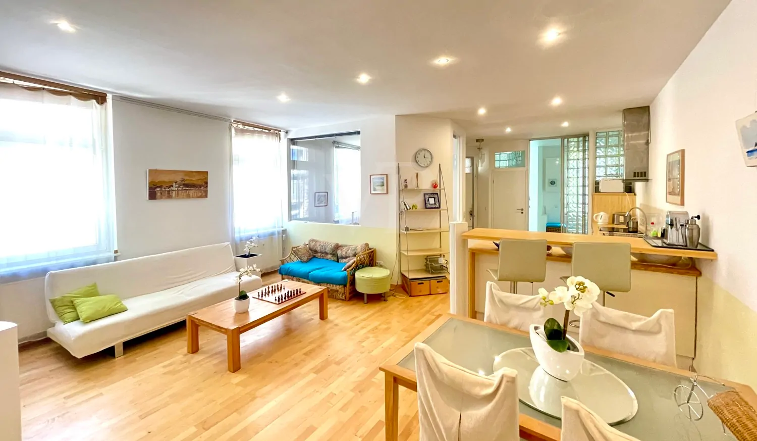 Oase in der Innenstadt: Zentrale, sanierte Beletage-Wohnung in historischem Hinterhaus