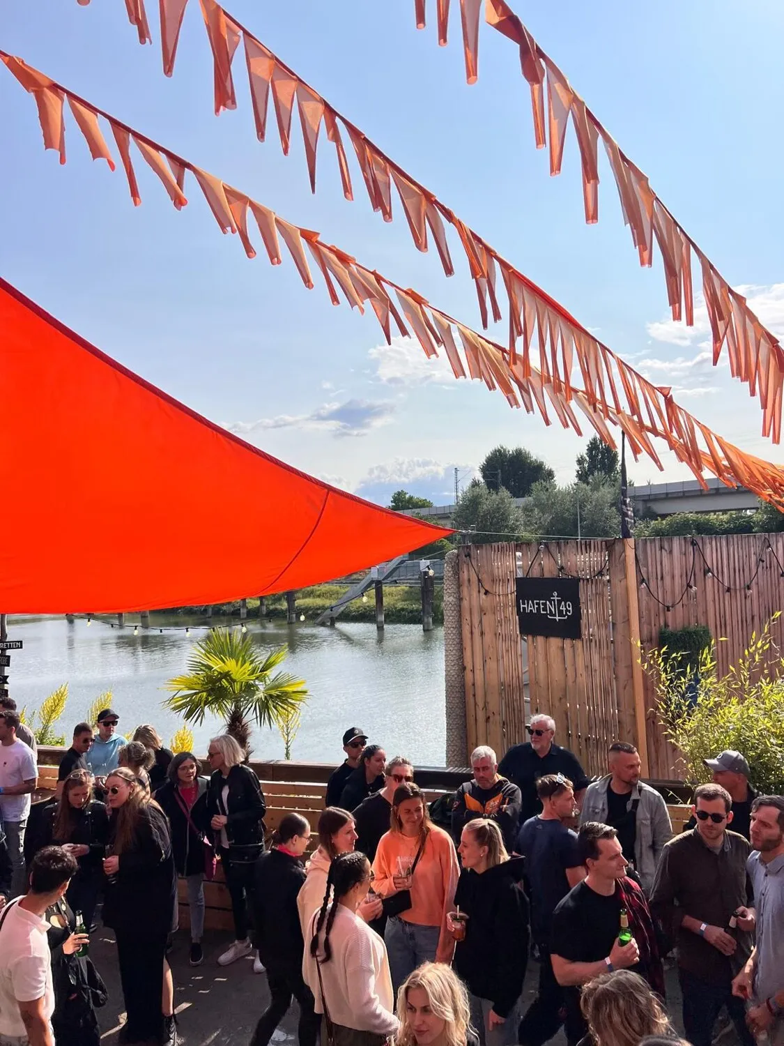 An oasis in the city center: Centrally located, renovated first-floor apartment in a historic rear building