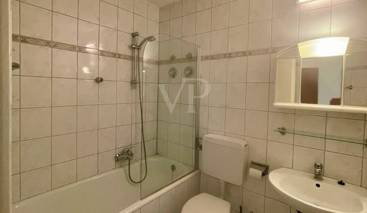 Gepflegte 1-Zimmer-Wohnung mit Aufzug, Balkon und Stellplatz