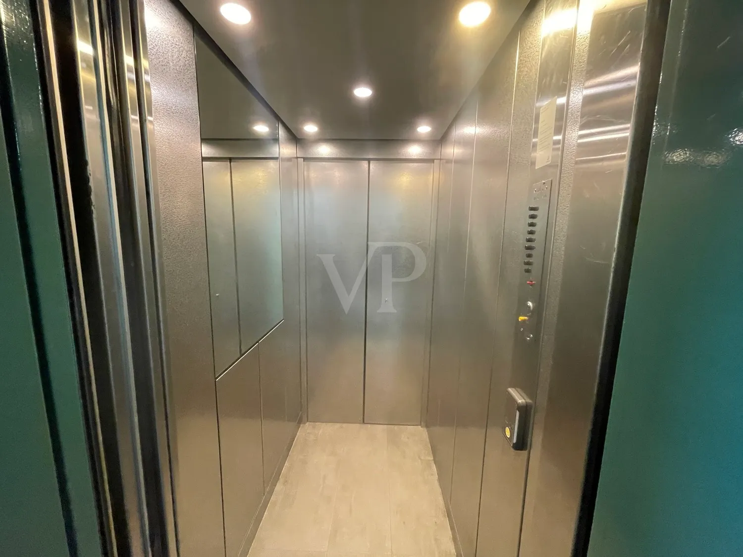 Gepflegte 1-Zimmer-Wohnung mit Aufzug, Balkon und Stellplatz