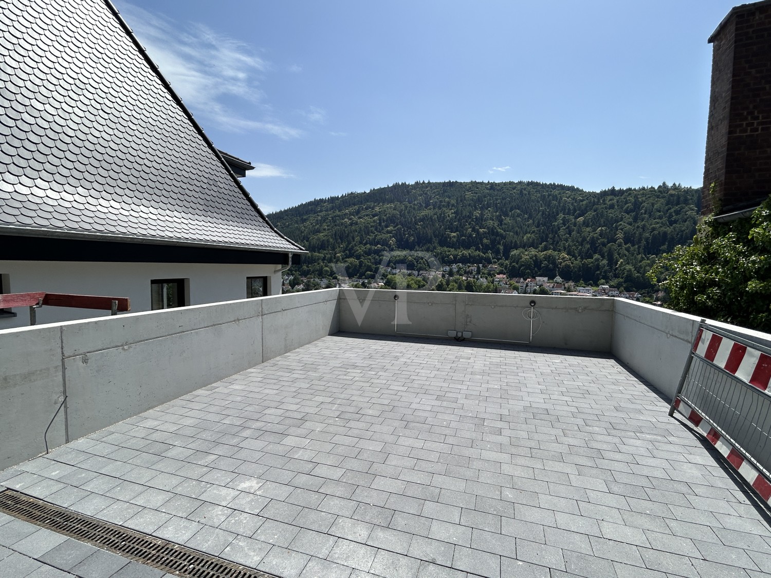 Erstbezug am Neckar – kernsanierte, vollmöblierte 2-Zimmer-Wohnung mit Neckarblick