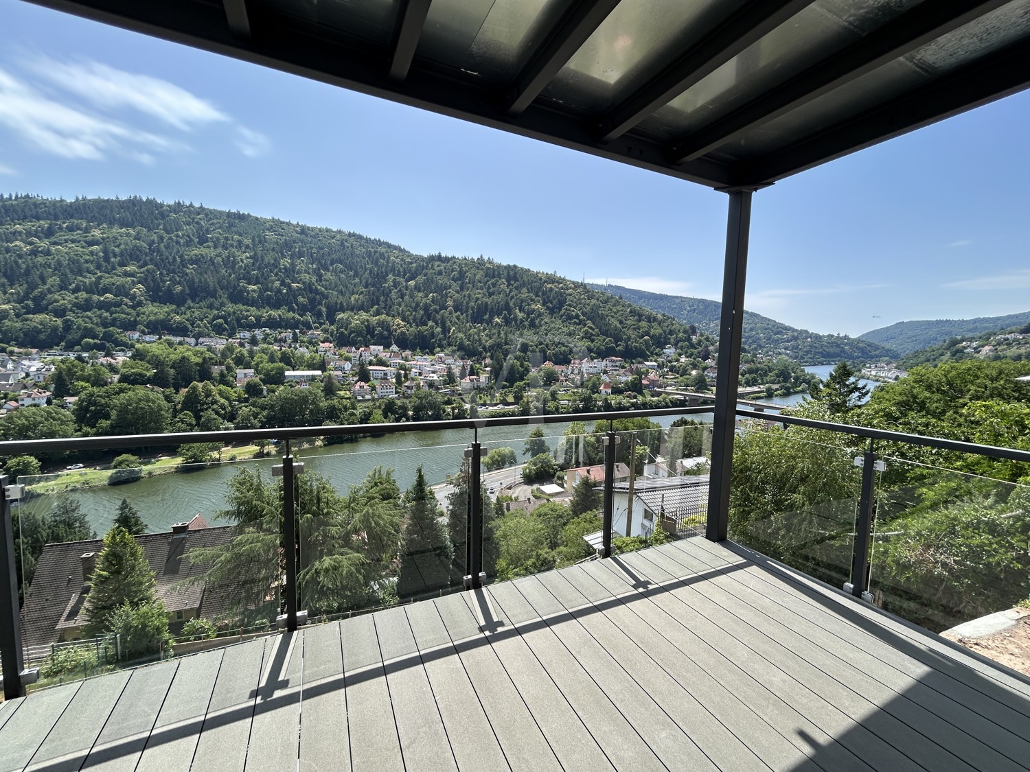 Erstbezug am Neckar – kernsanierte, vollmöblierte 2-Zimmer-Wohnung mit Neckarblick