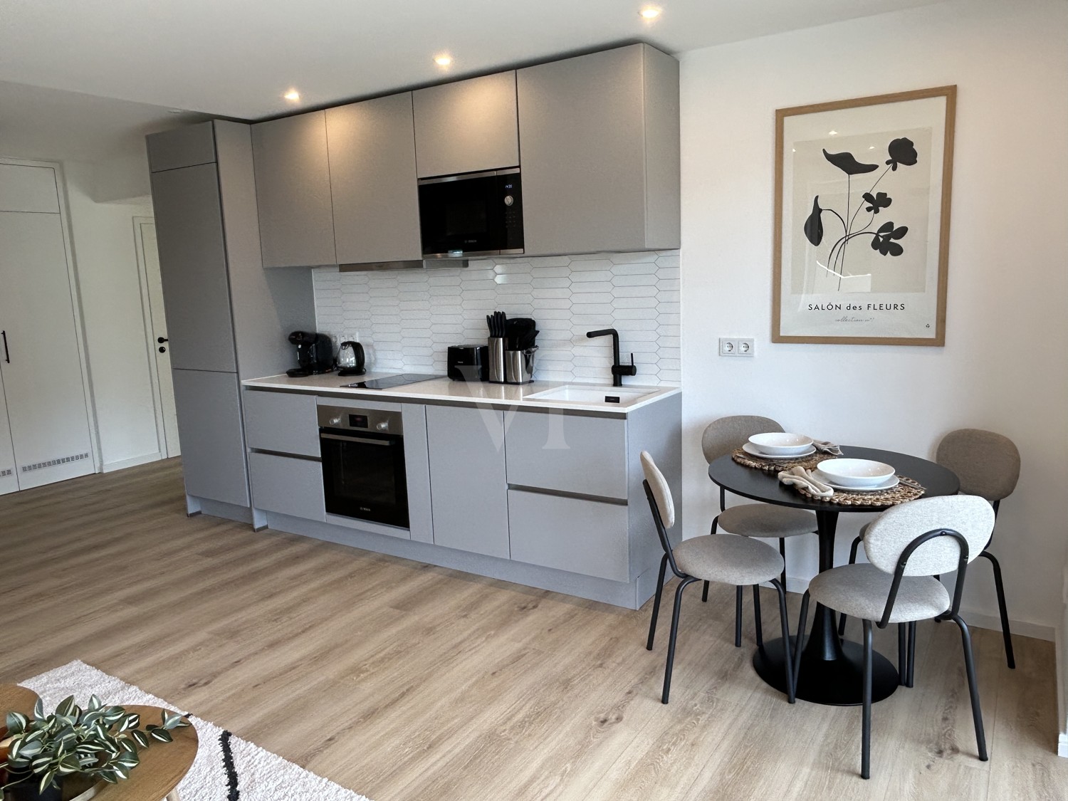 Erstbezug am Neckar – kernsanierte, vollmöblierte 2-Zimmer-Wohnung mit Neckarblick
